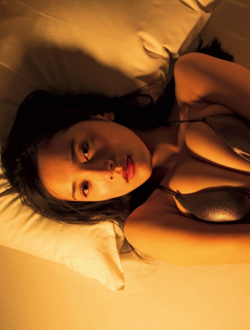 都丸紗也華のセクシーグラビアエロ画像007
