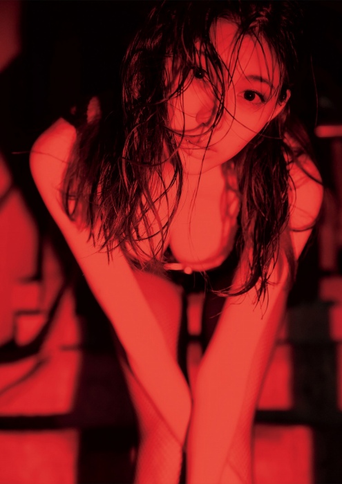 岩﨑名美の女スパイのセクシーグラビアエロ画像003